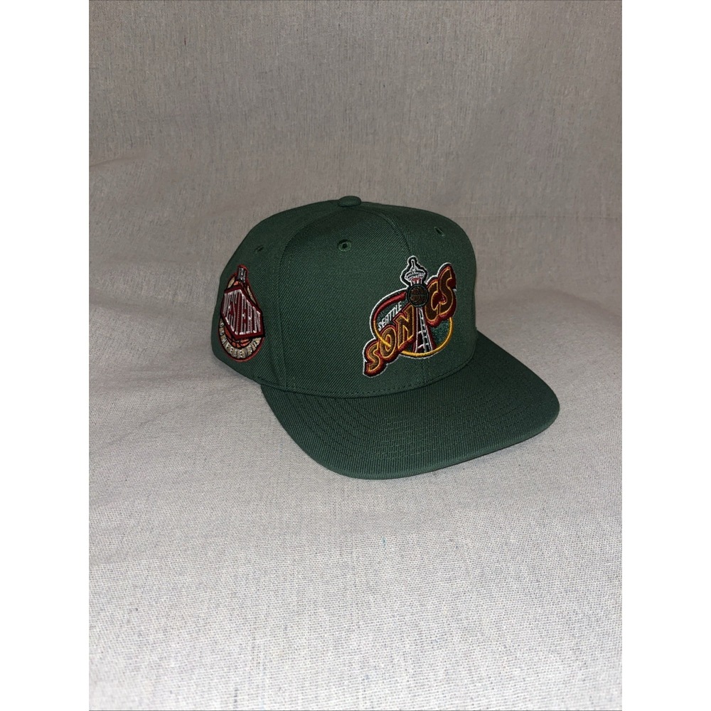 MENS MITCHELL & NESS NBA CONFERENCE PATCH SNAPBACK HWC SUPERSONICS - GREEN